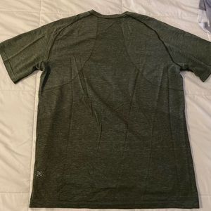 Men’s lululemon metal vent short sleeve